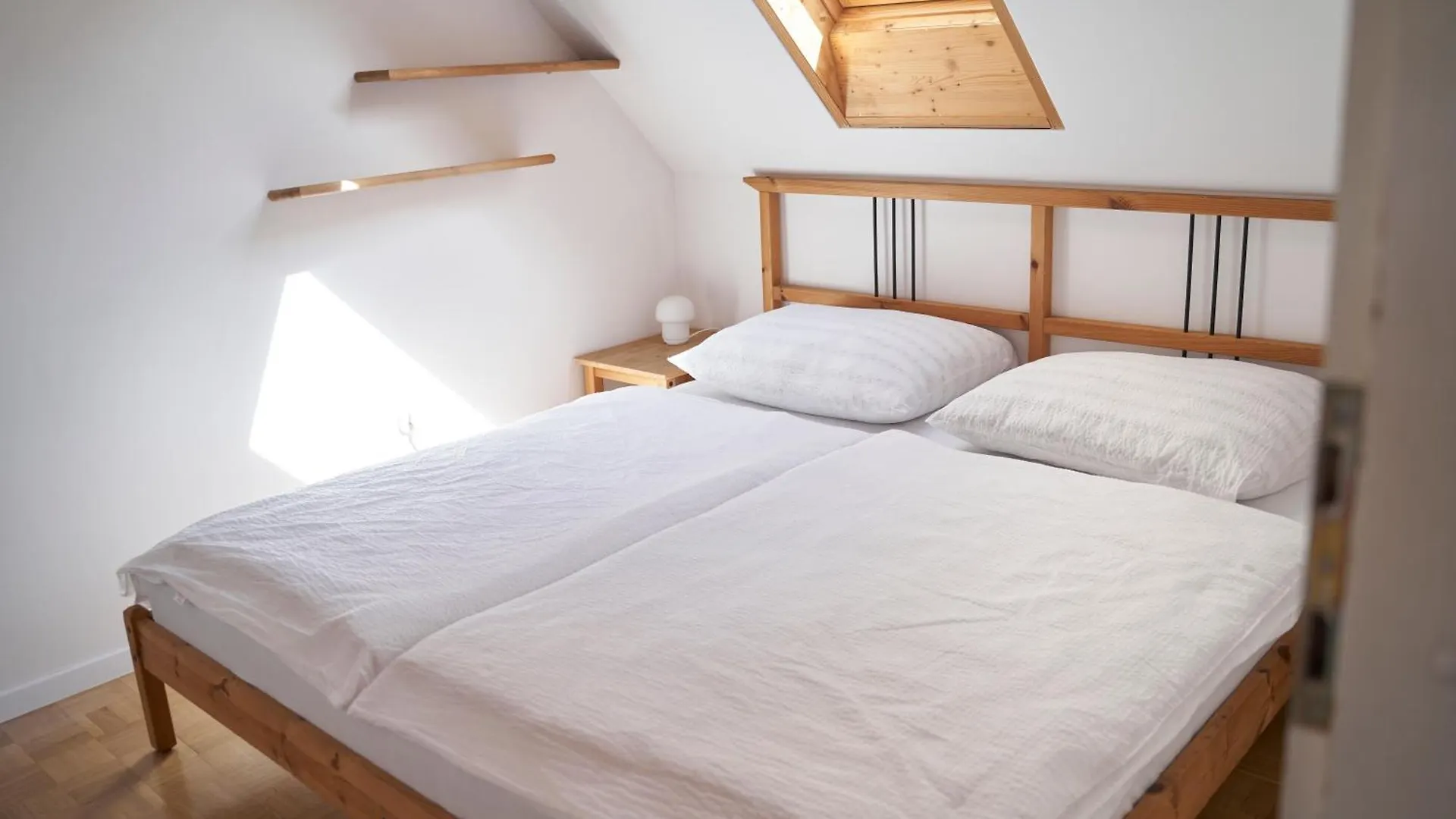 Ljubljana City Dragon Apartment Словения