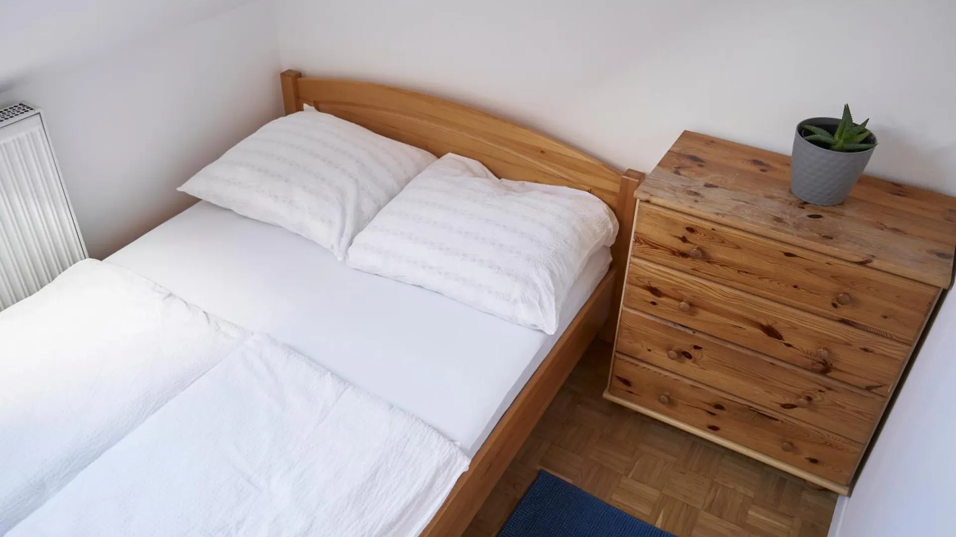 Ljubljana City Dragon Apartment 0*,  Словения