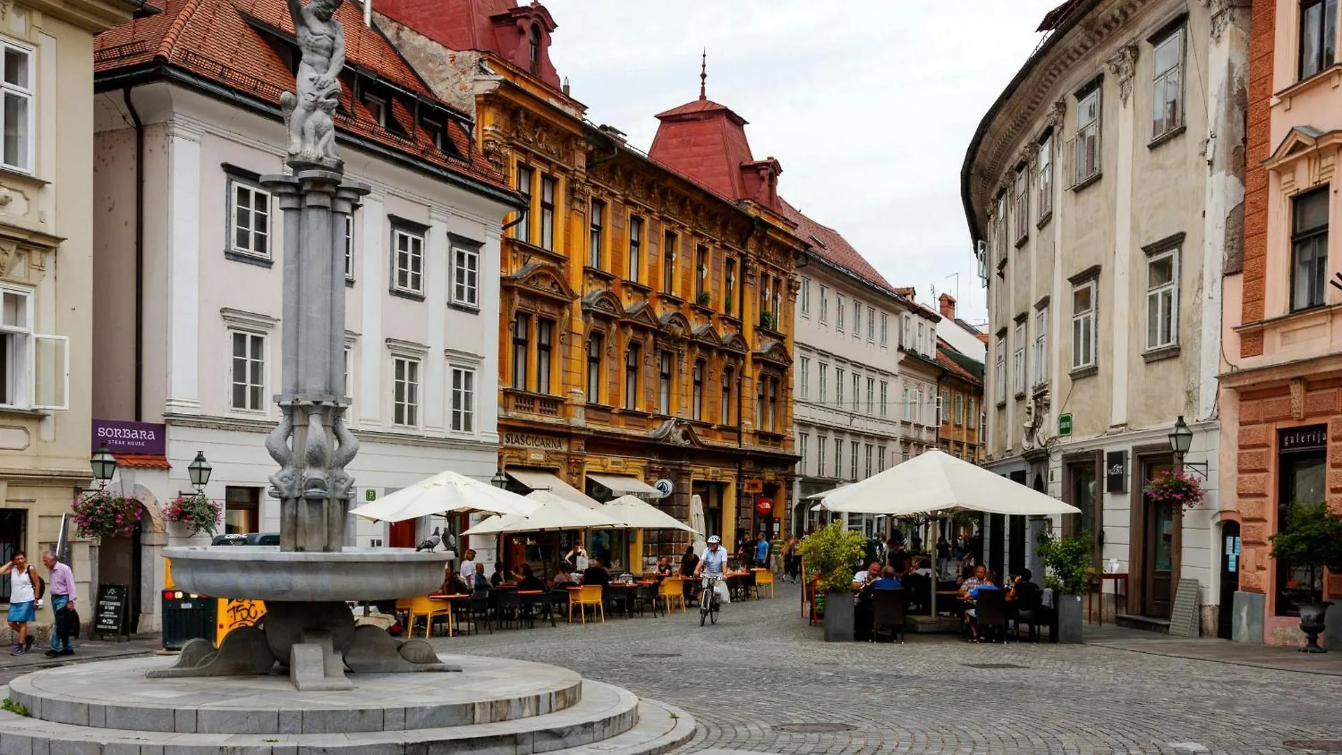 Ljubljana City Dragon Apartment Словения